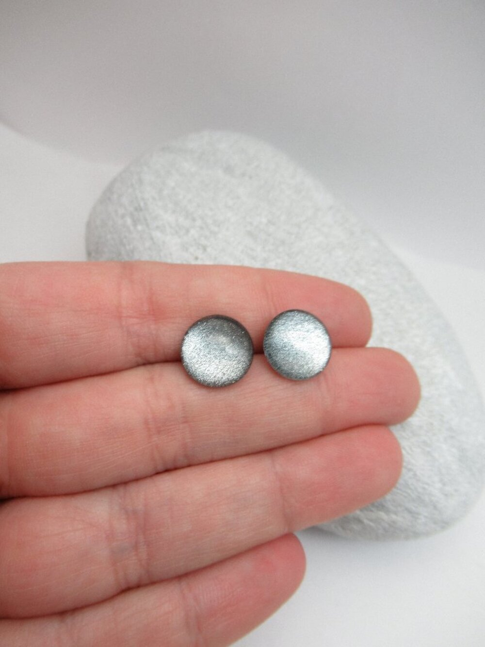 Cabochon post earrings